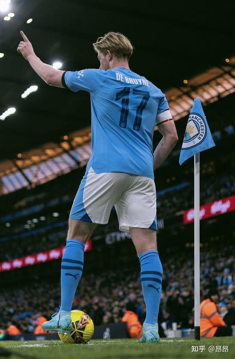 打疯了！国米横扫科莫登顶，劳塔罗回应质疑，齐沃激活水货太神