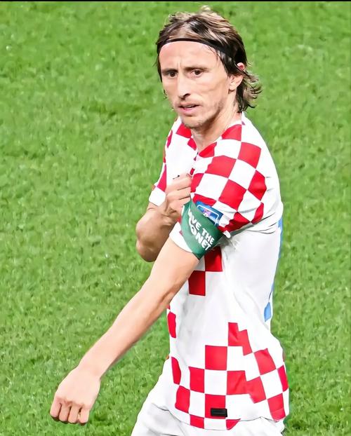 名宿：阿克利乌什须谨慎选下家，枪手巴黎多特都可能签他