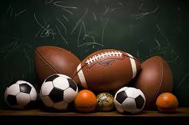 上海海港实现三连冠，申花亚军，梅州客队降级，亚冠表现不佳，山东泰山机会最大。