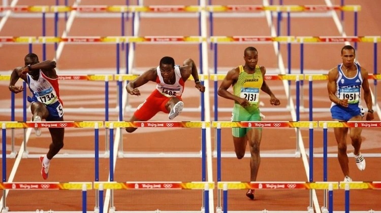 C罗补时造点，他走到马内身边让马内来主罚[2...7]